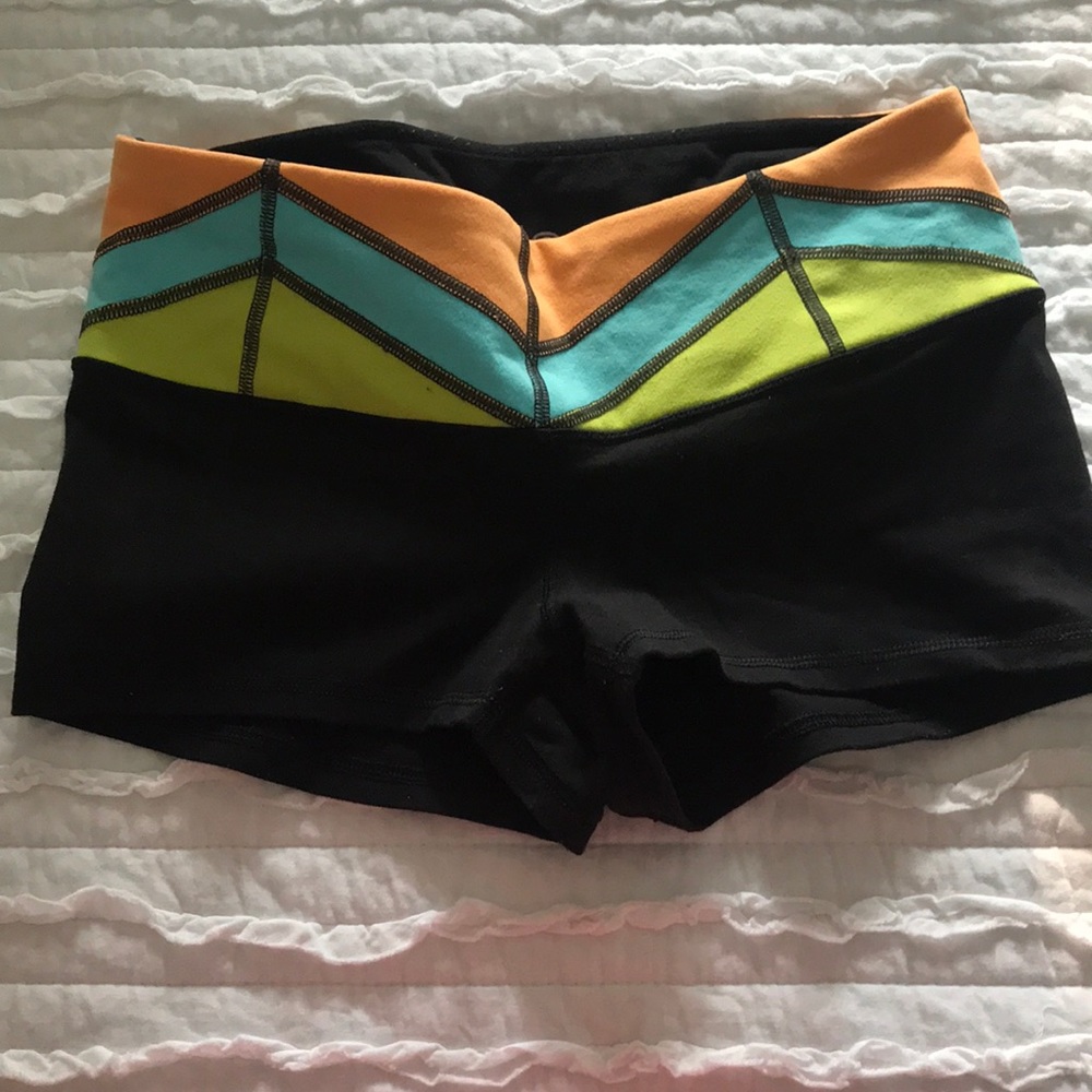 Lululemon boogie shorts size 6